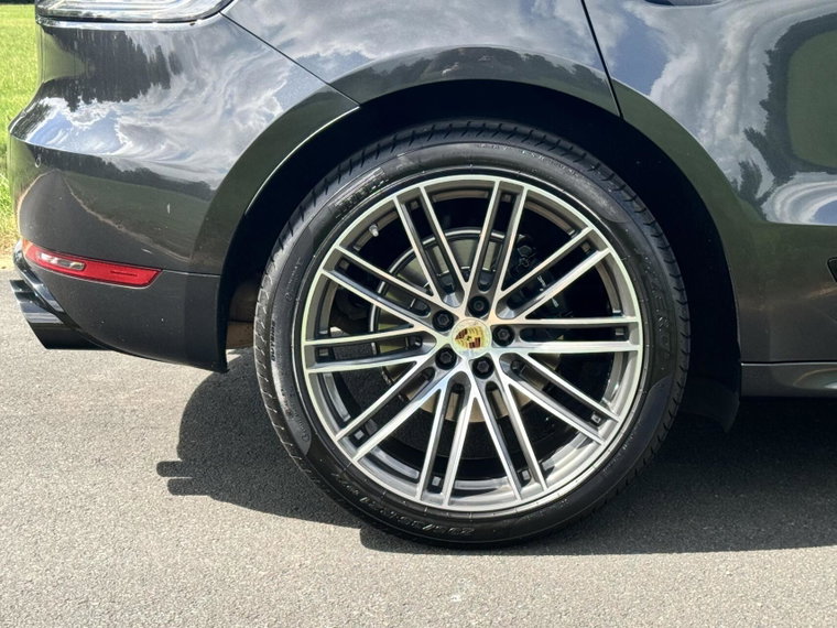 Vehicle Image 28