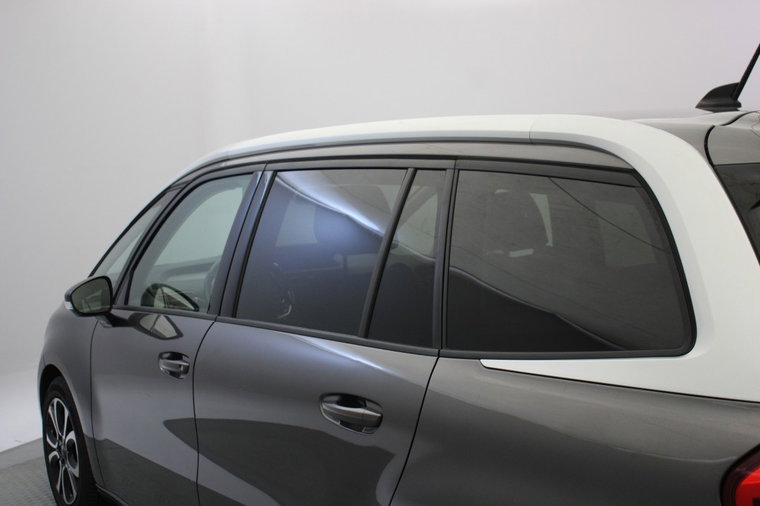 Vehicle Image 32