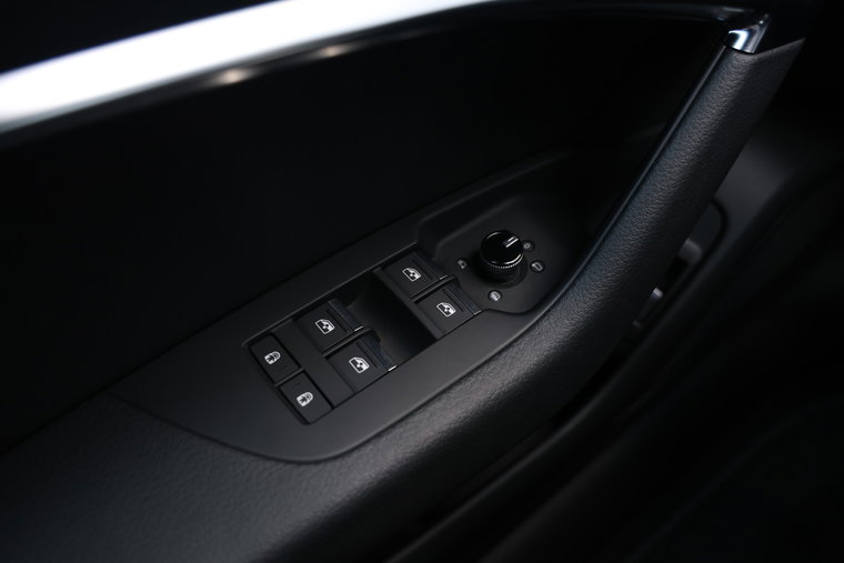 Vehicle Image 60
