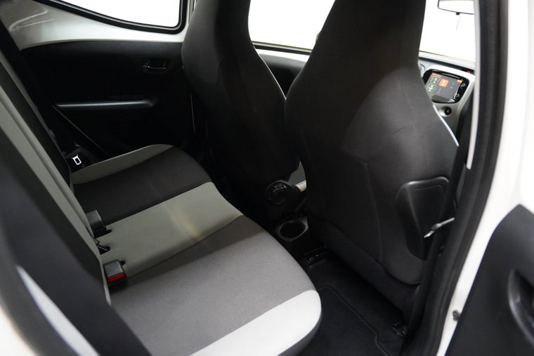 Vehicle Image 30