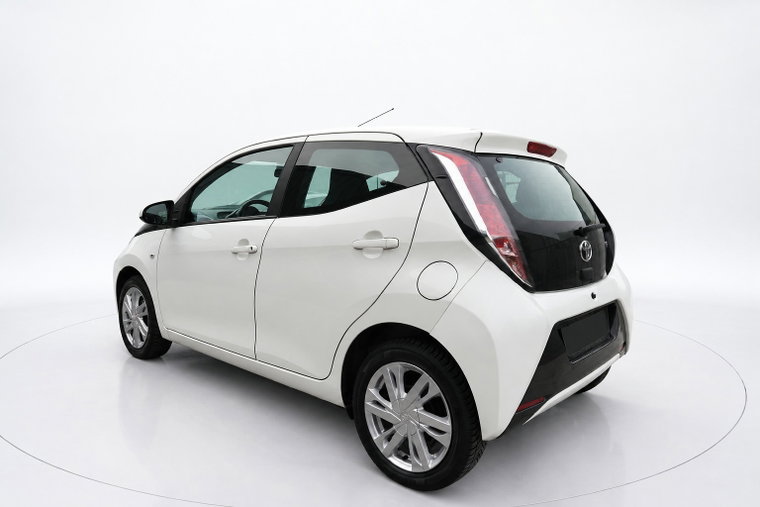 Vehicle Image 8
