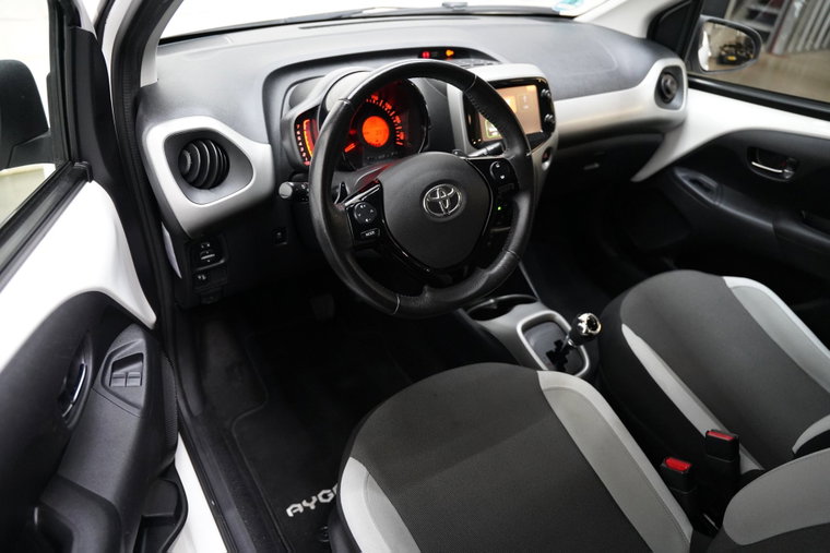 Vehicle Image 10
