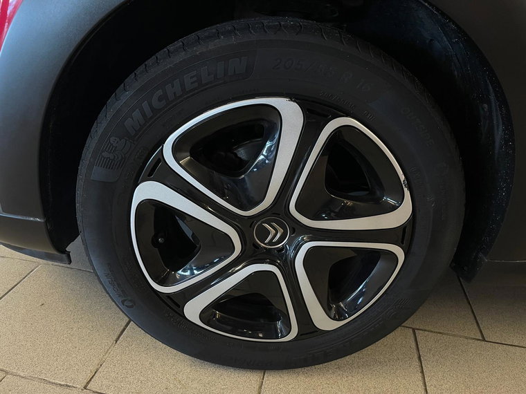 Vehicle Image 13
