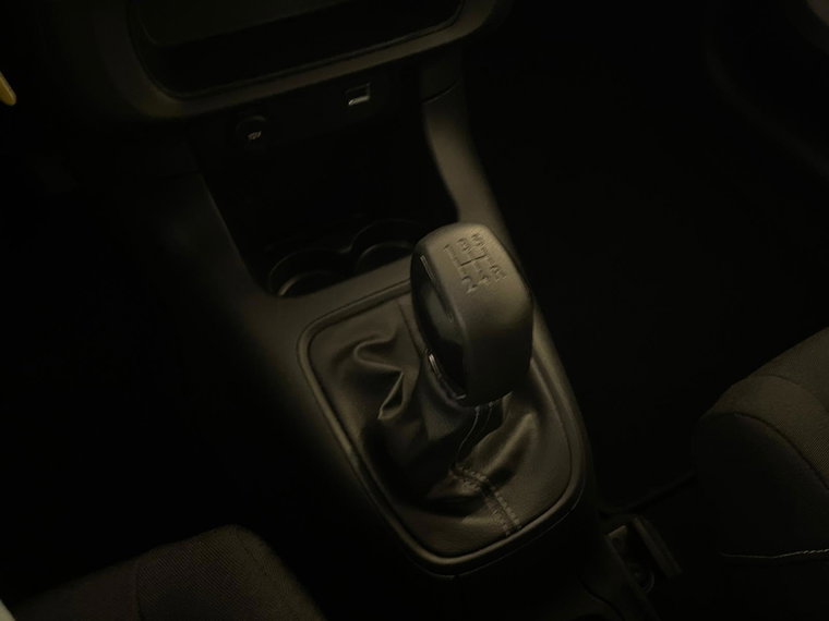 Vehicle Image 32