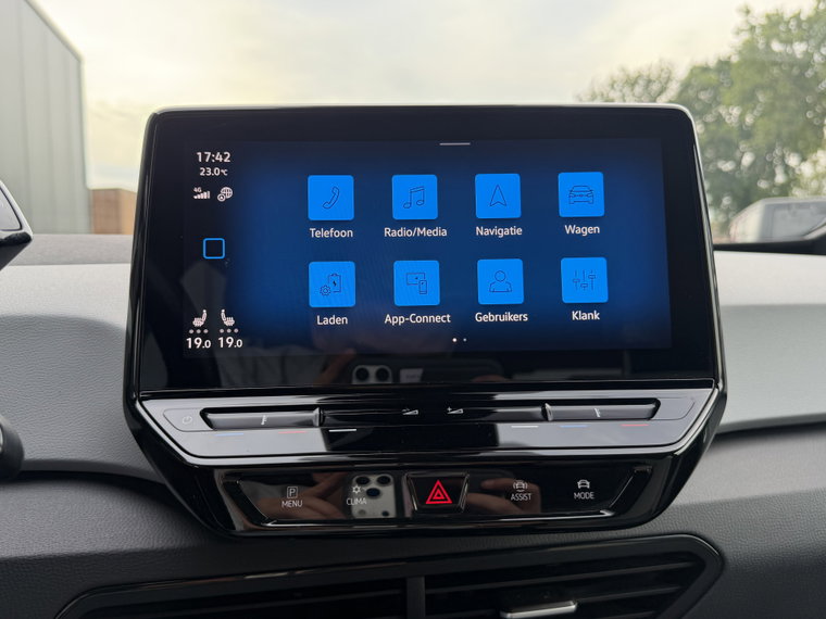 Vehicle Image 38