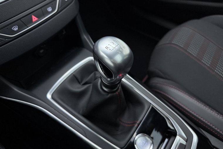 Vehicle Image 32