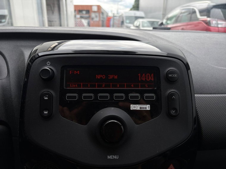 Vehicle Image 25