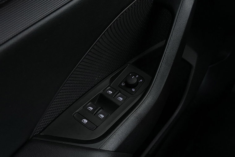 Vehicle Image 37