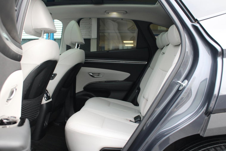 Vehicle Image 16