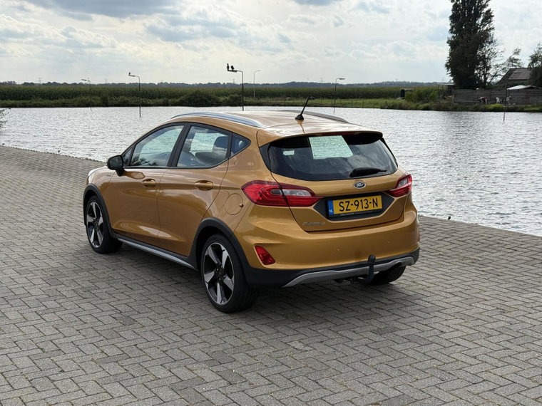 Vehicle Image 16