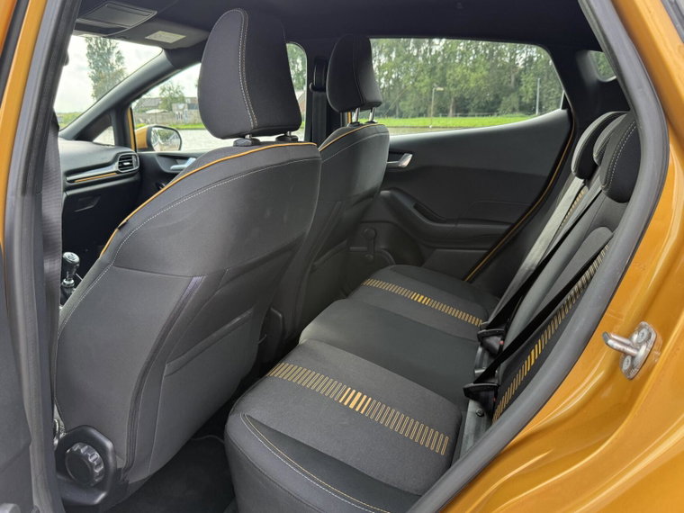 Vehicle Image 25
