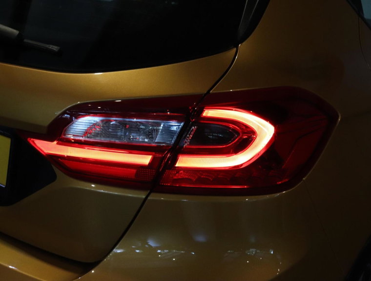 Vehicle Image 36