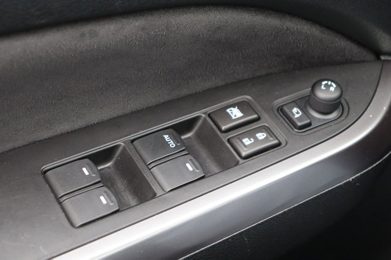Vehicle Image 25