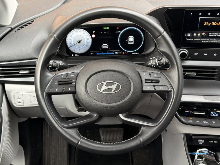 Vehicle Image 21