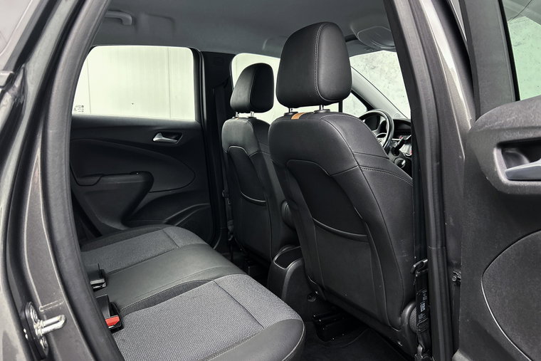 Vehicle Image 16