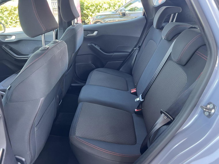 Vehicle Image 16