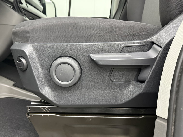 Vehicle Image 28