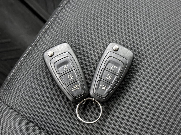 Vehicle Image 25