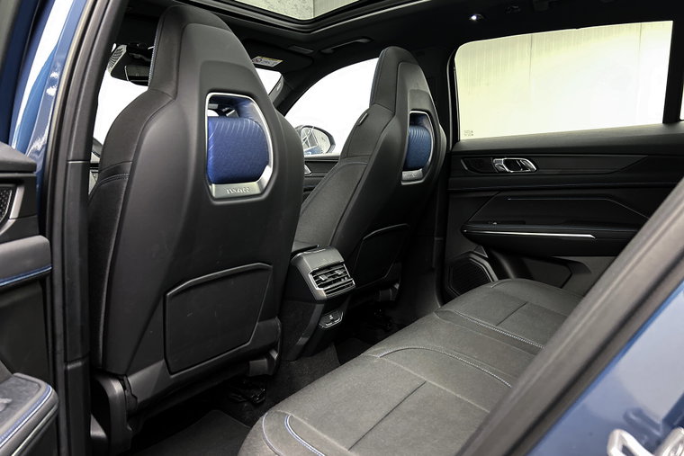 Vehicle Image 13