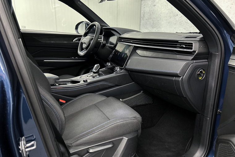 Vehicle Image 32
