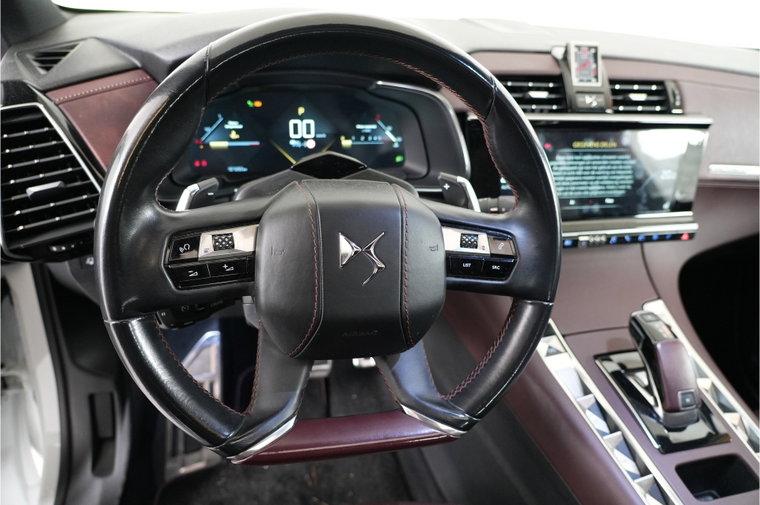 Vehicle Image 25