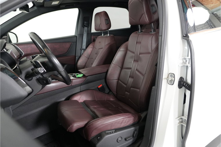 Vehicle Image 10
