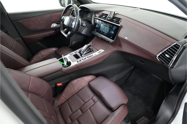 Vehicle Image 11