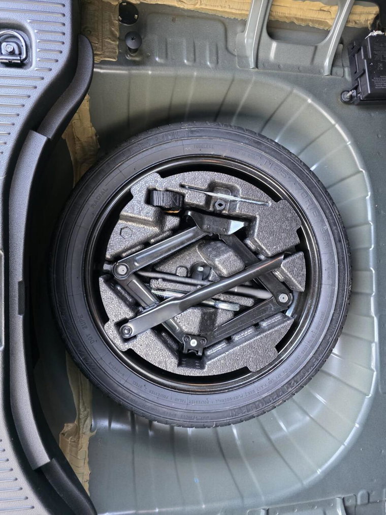 Vehicle Image 32