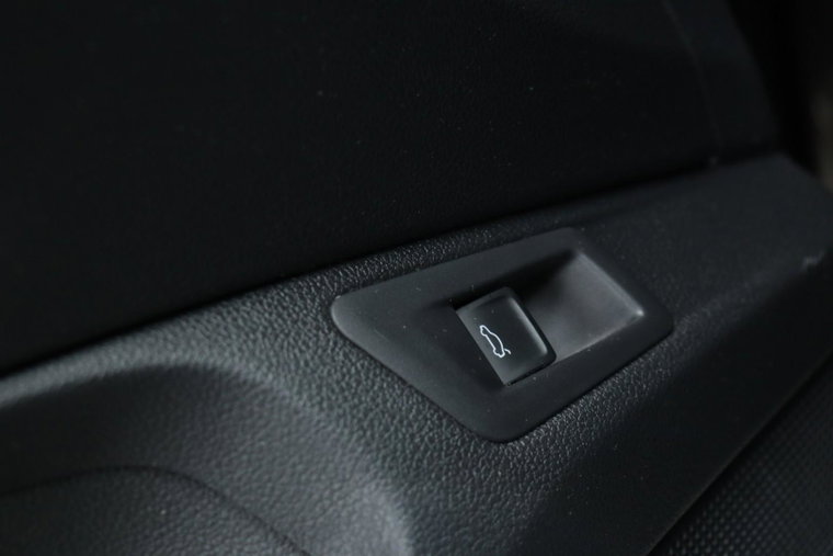 Vehicle Image 38