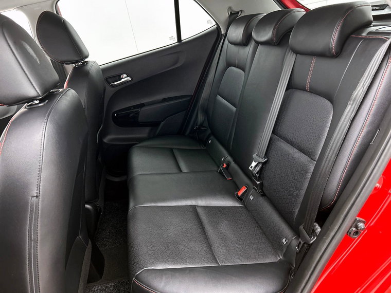 Vehicle Image 25