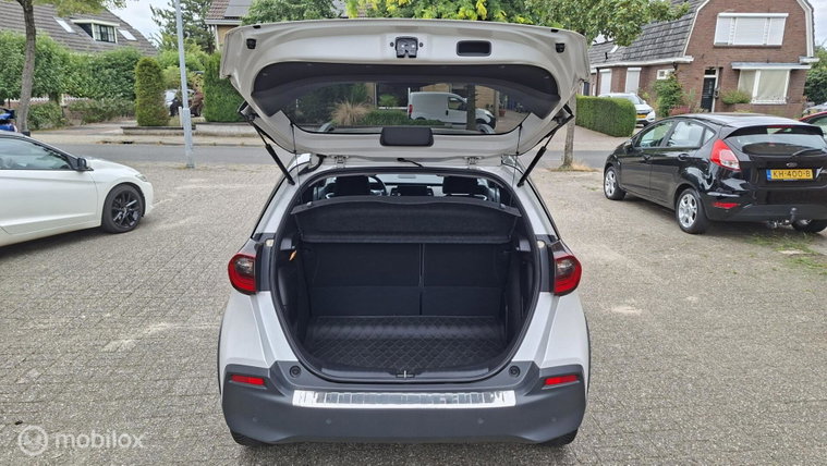 Vehicle Image 19