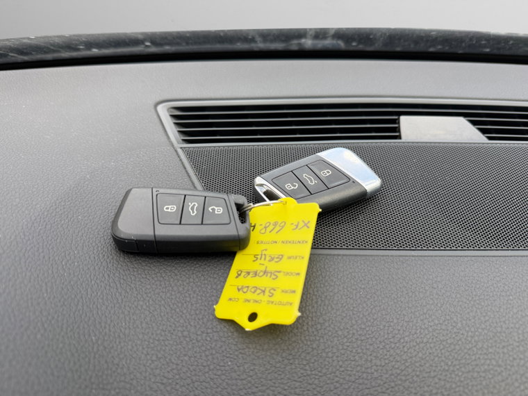 Vehicle Image 21
