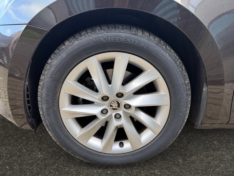 Vehicle Image 23