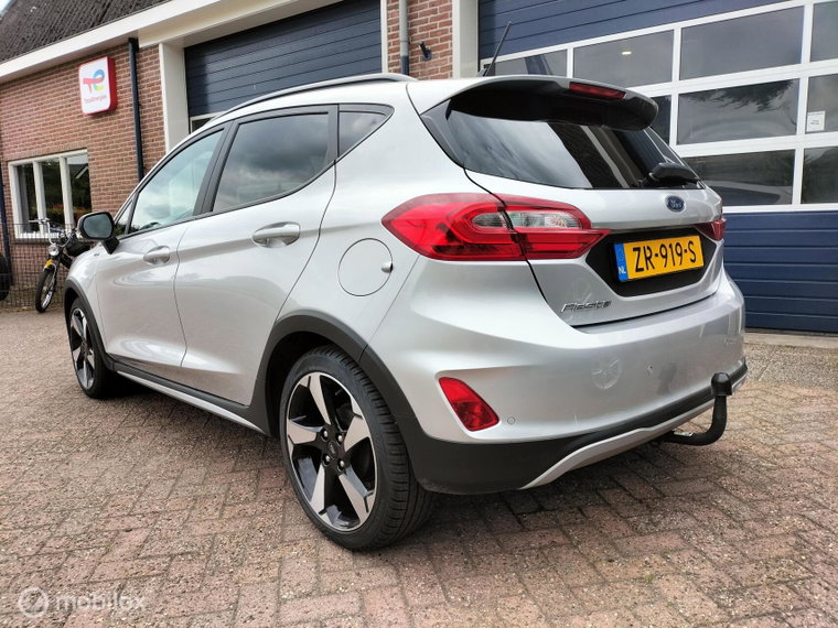 Vehicle Image 8