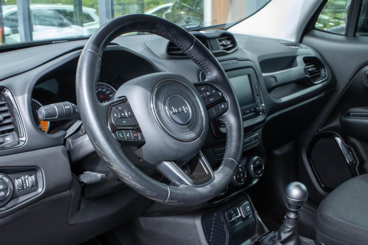 Vehicle Image 16