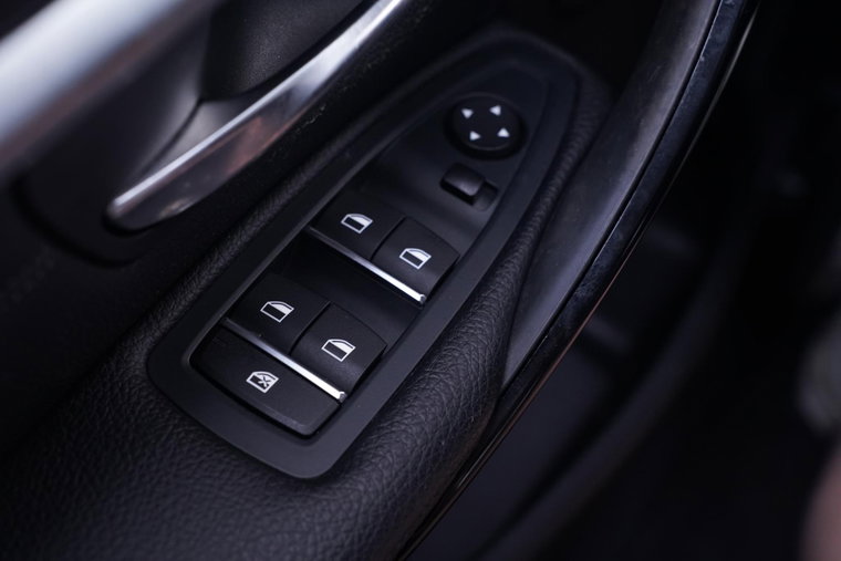 Vehicle Image 25