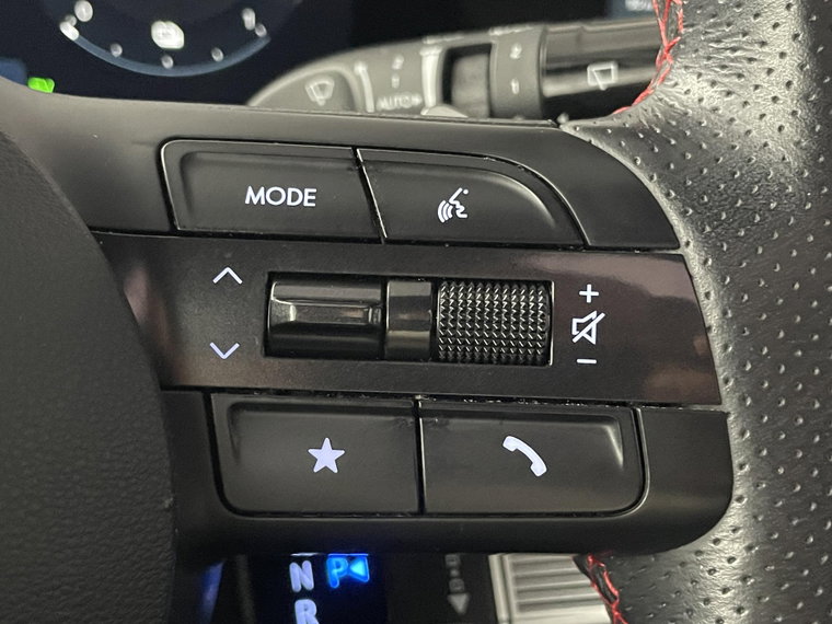 Vehicle Image 32