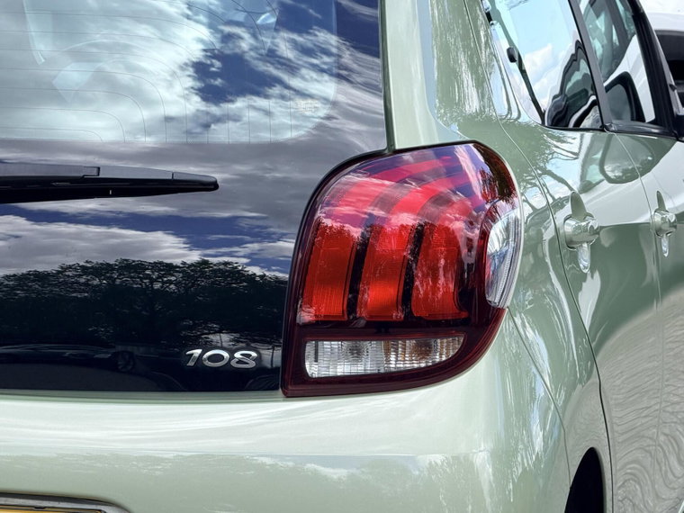 Vehicle Image 17