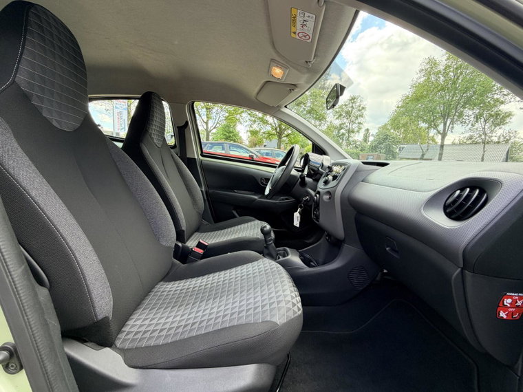 Vehicle Image 18