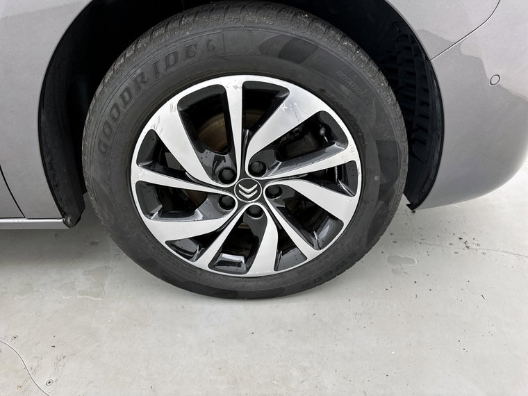Vehicle Image 40