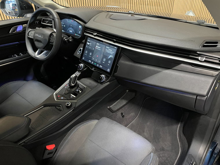 Vehicle Image 32