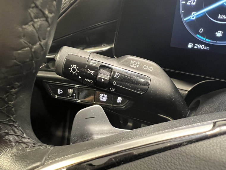 Vehicle Image 32