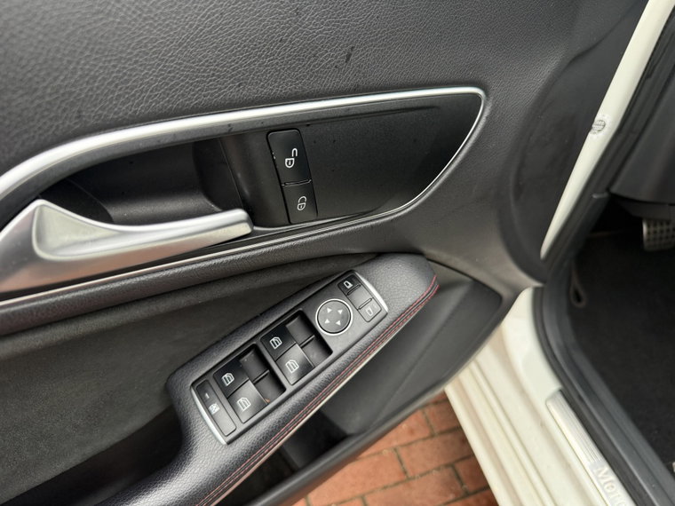 Vehicle Image 32