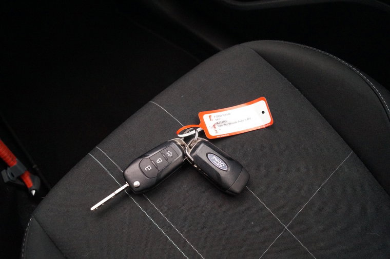 Vehicle Image 25