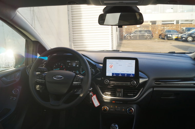 Vehicle Image 9