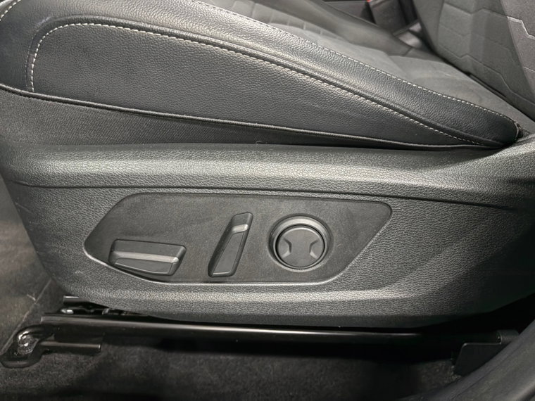 Vehicle Image 28