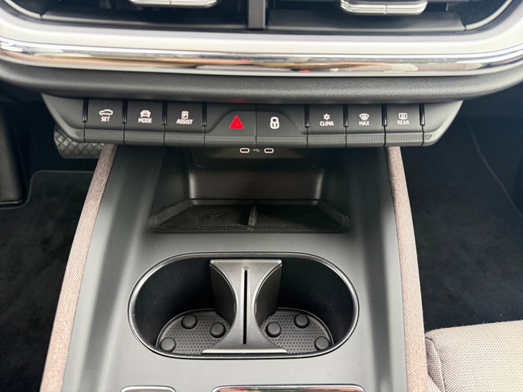 Vehicle Image 26