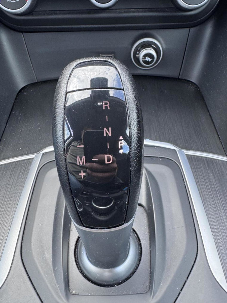 Vehicle Image 24