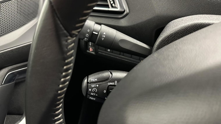 Vehicle Image 27