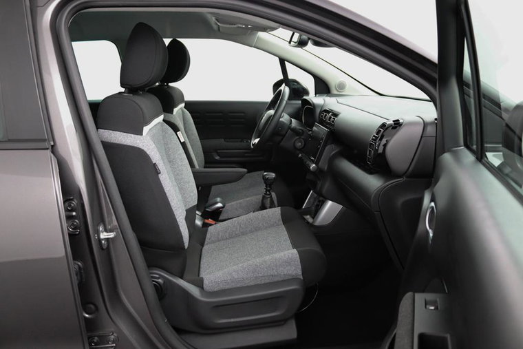 Vehicle Image 15